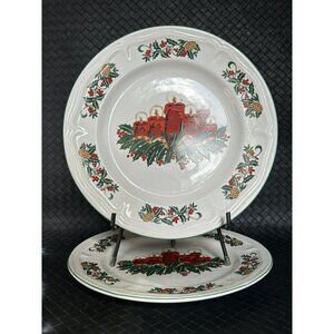 Set Of 2 VTG  GEI Design Red Candles Holly Leaves Christmas 10 In Dinner Plates
